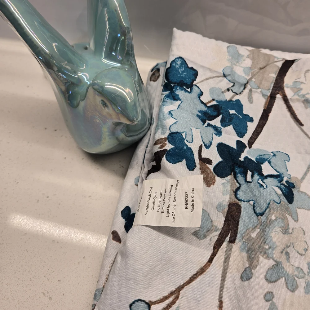Floral Blue and White Decor For Bathroom